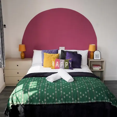 Bright And Spacious In Apartment *
