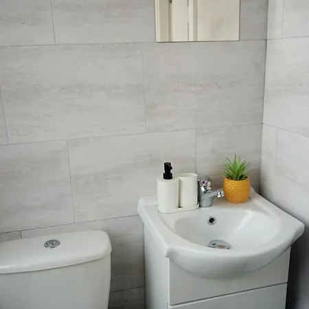 Bright And Spacious In Apartment Birmingham