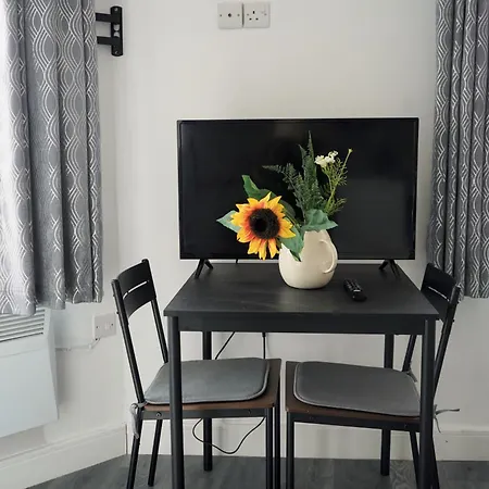 Bright And Spacious In * Birmingham