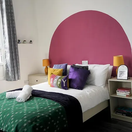 Bright And Spacious In Apartment